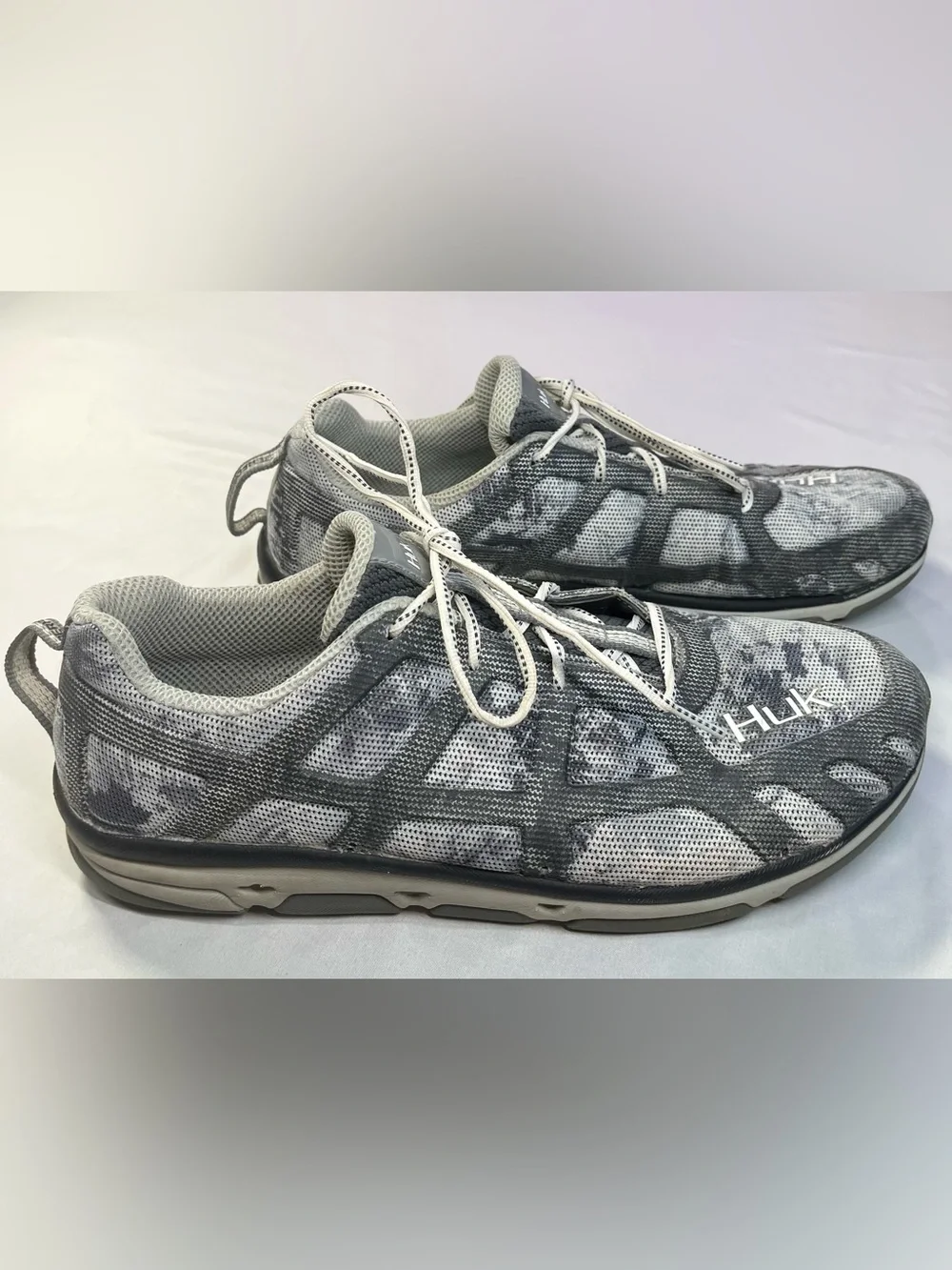 Huk Attack Performance Fishing Shoes Boat Water Sneakers Grey White Camo - 13